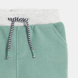 شورت أخضر من القماش بخصر...